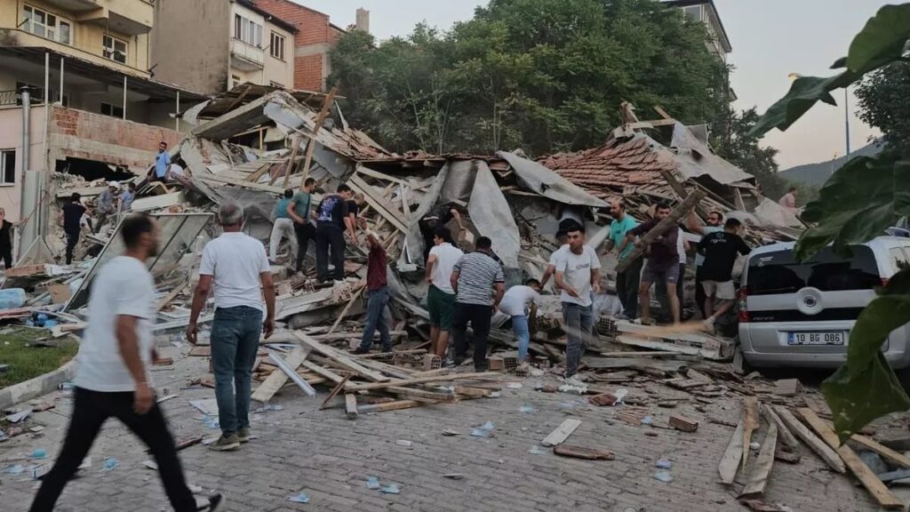 6.1-Magnitude Earthquake Strikes Turkey’s Balıkesir Province, Followed by Seven Aftershocks